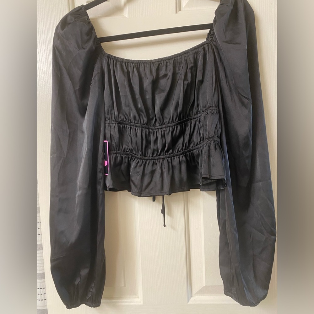 Mixed Threads Los Angeles Satin Black Puff Long Sleeve Crop Top Size Medium NWT - Picture 10 of 16